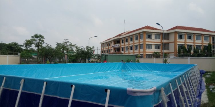 bể bơi trường học