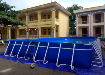 bê rbơi trường học